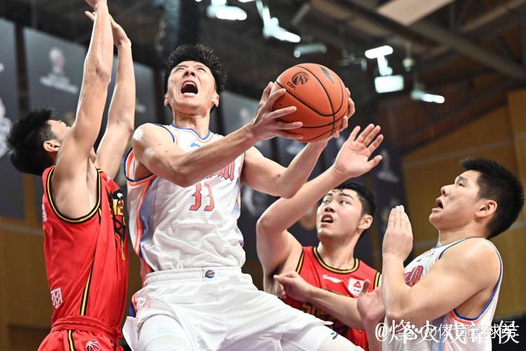 四川男篮单节狂胜19分 全运会小组赛力克上海队 四川男篮单节狂胜19分 全运会小组赛力克上海队